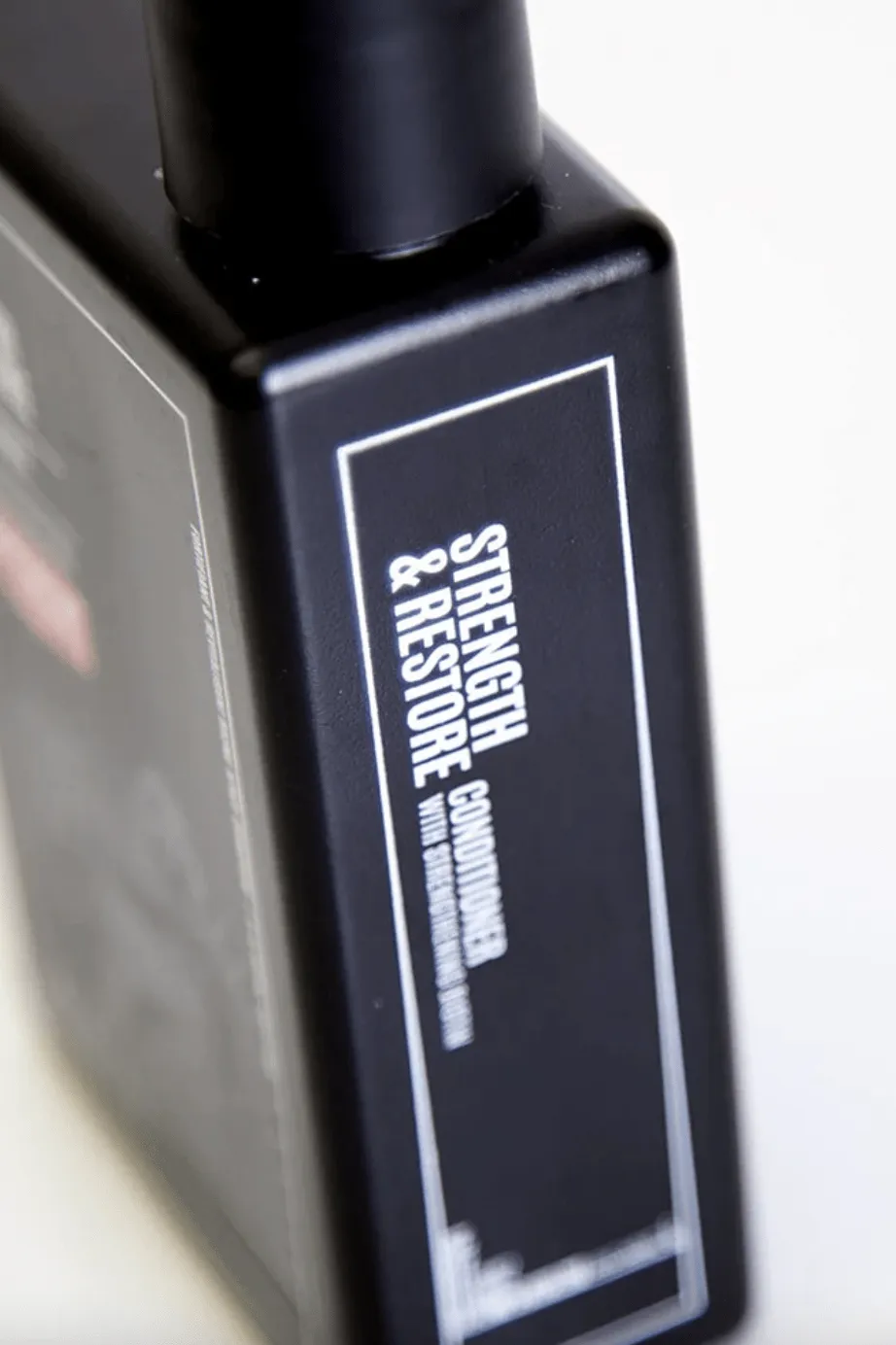 UPPERCUT STRENGTH AND RESTORE CONDITIONER - BOTTLE